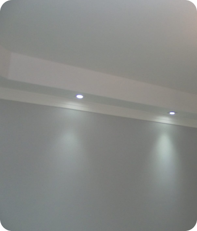 Detalhe de gesso no teto com spots